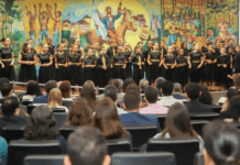 Coral se apresenta no TCE durante lançamento do plano para fortalecer a educação pública em Minas Gerais